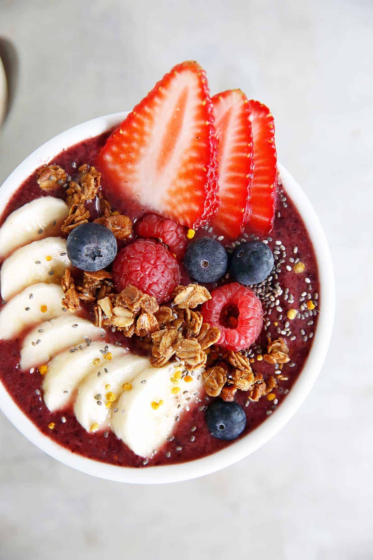 Lexi's Clean Kitchen | Açaí Smoothie Bowl (Vegan & Gluten Free!)