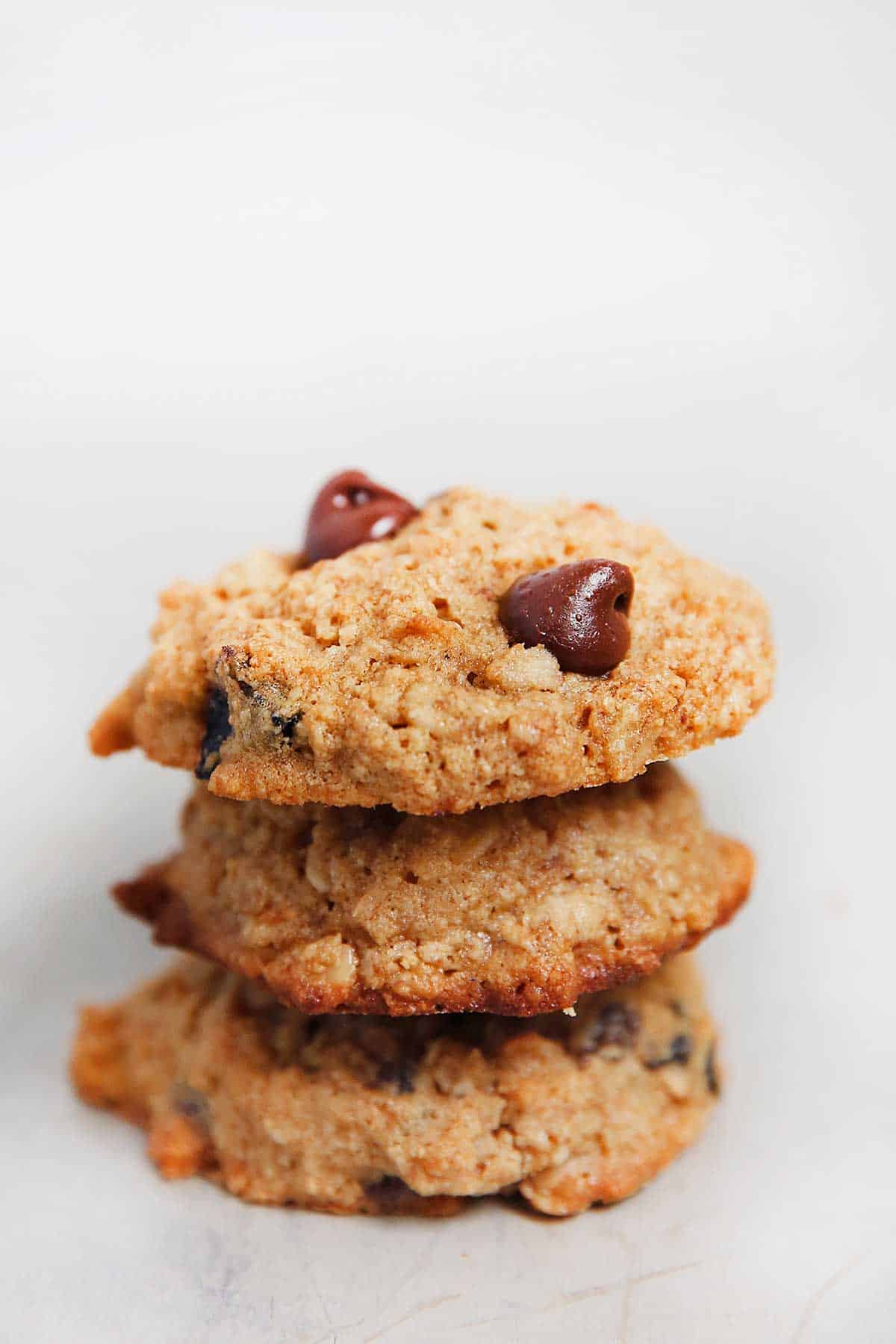 Lexi's Clean Kitchen | Gluten Free Oatmeal Raisin Cookies