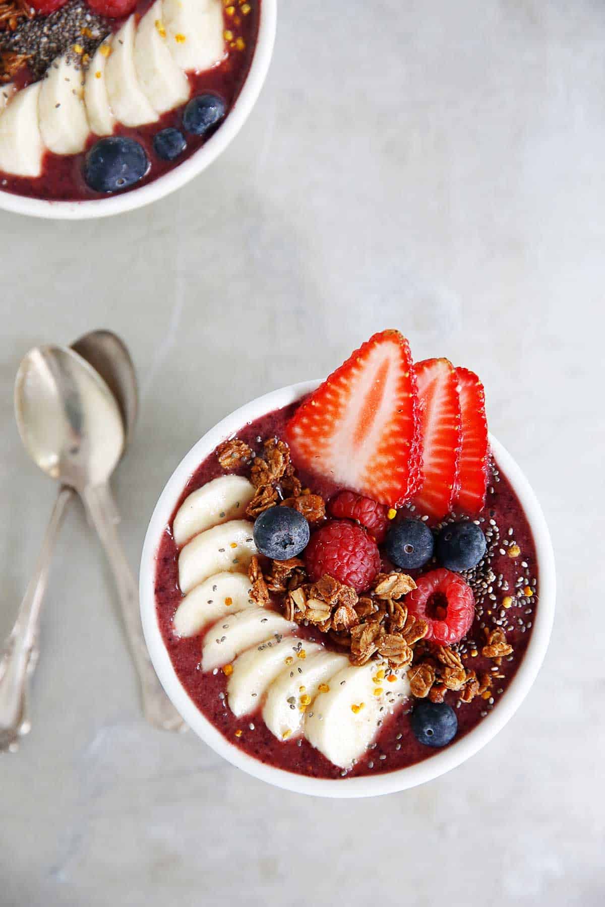 Acai Bowl (Paleo, Whole 30, & Vegan) - The Gluten Free Grasses