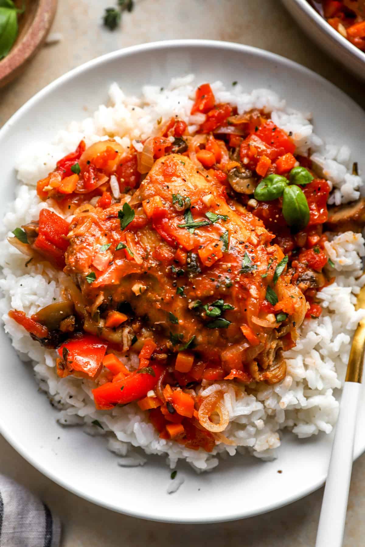 chicken cacciatore served over a pile of white rice.