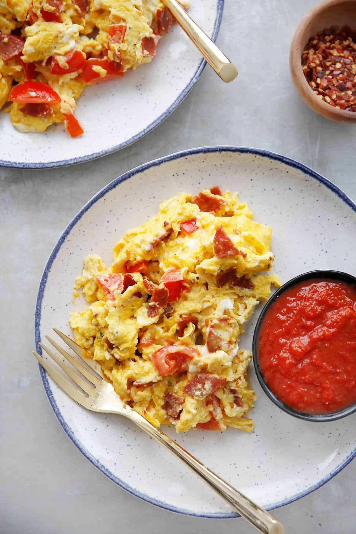 Easy Pizza Scrambled Eggs with Cheese
