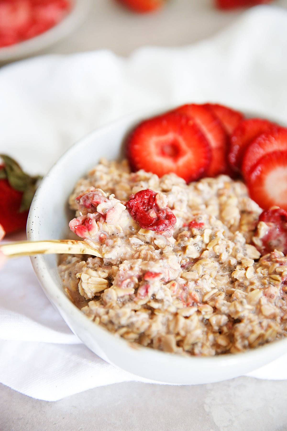 Strawberry Overnight Oats Recipe - Belle of the Kitchen