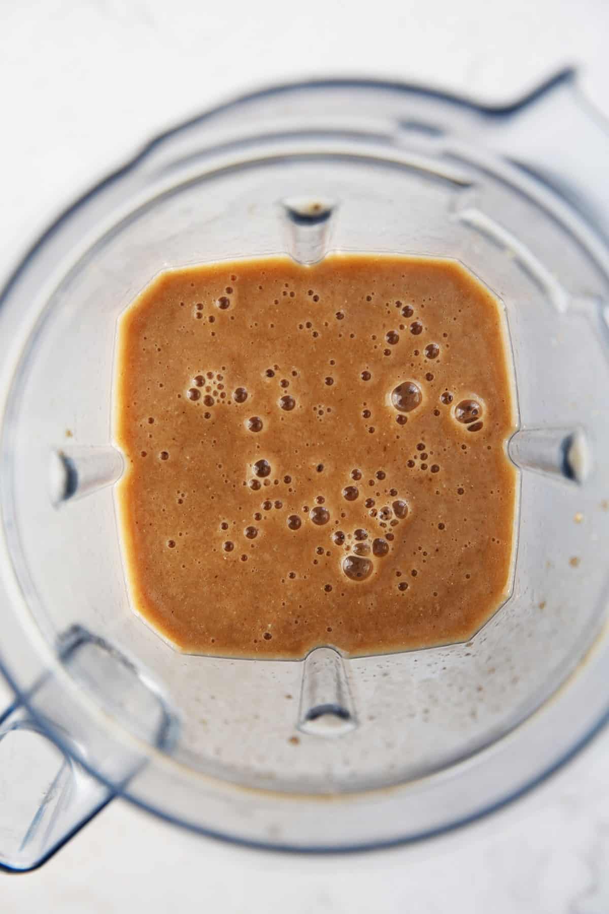 آب قهوه در مخلوط کن