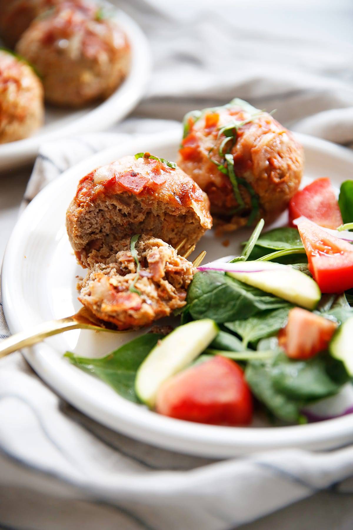 how do you make meatloaf in a muffin tin