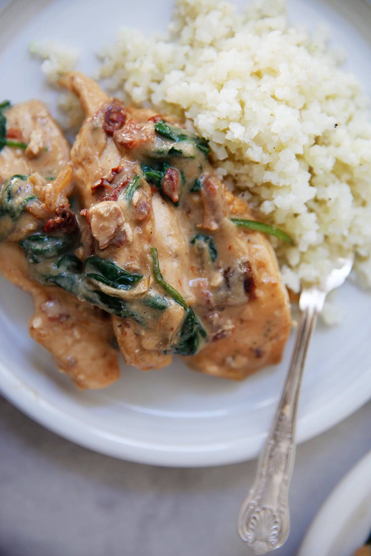 https://lexiscleankitchen.com/wp-content/uploads/2018/10/Creamy-Tuscan-Chicken2.jpg