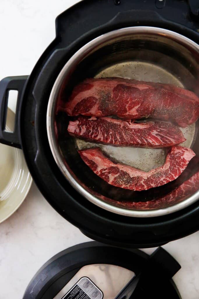 Cooking beef short ribs instant pot