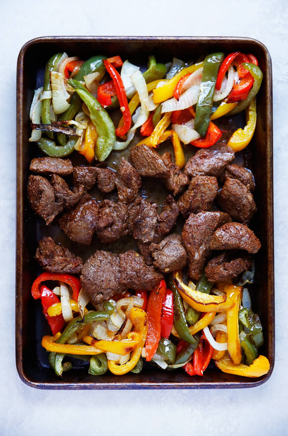 https://lexiscleankitchen.com/wp-content/uploads/2018/10/Sheet-Pan-Steak-Fajitas.jpg