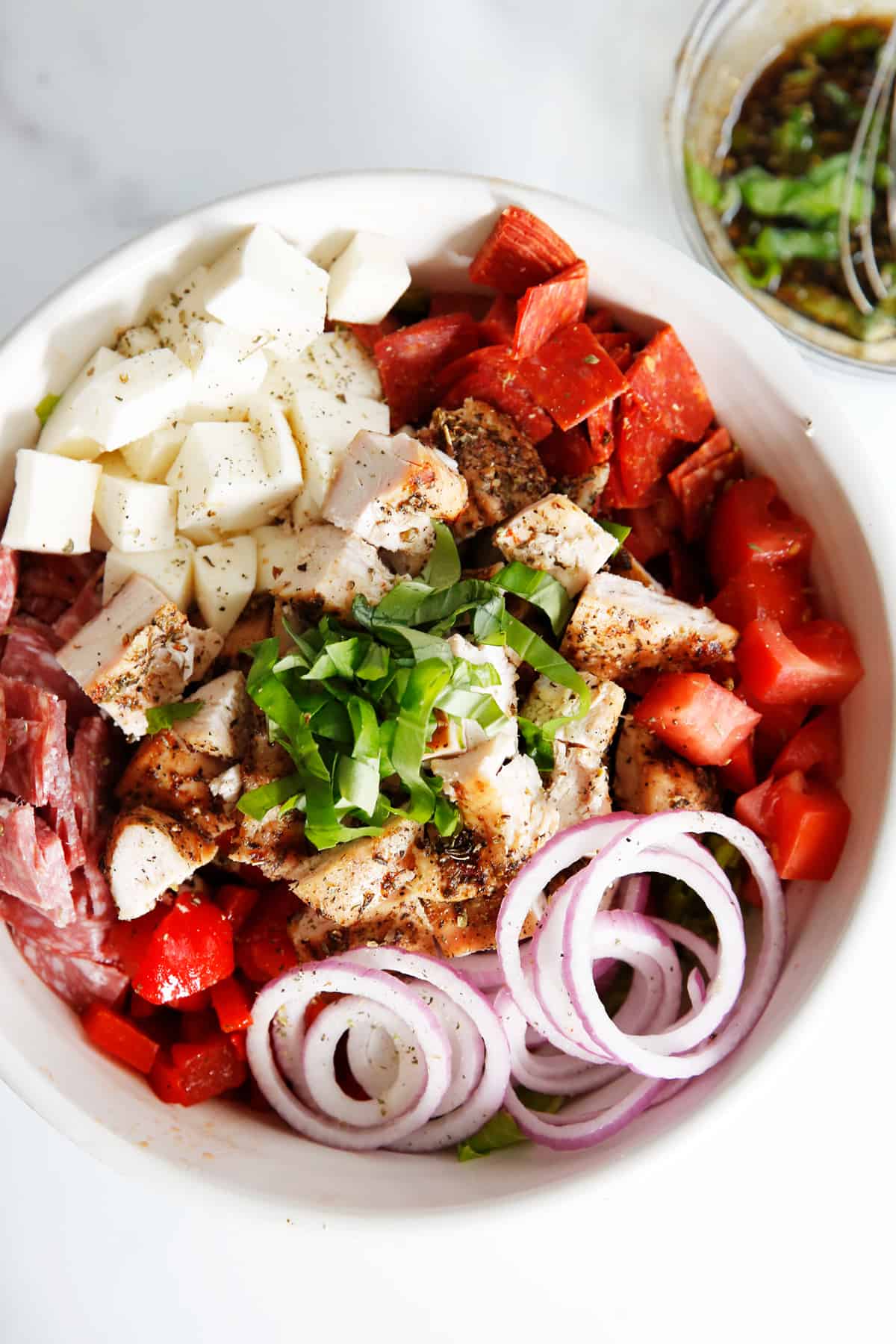 what is antipasto salad with pepperoni, salami, onions and chicken.