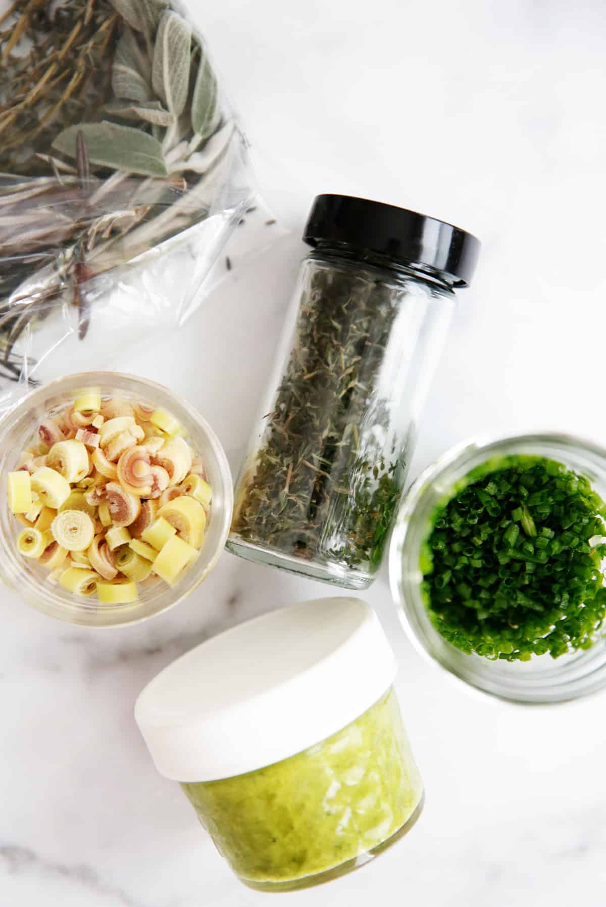 How to Preserve Fresh Herbs in the Freezer