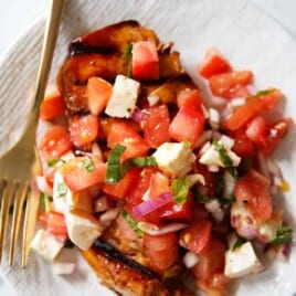 Bruschetta chicken on a plate.