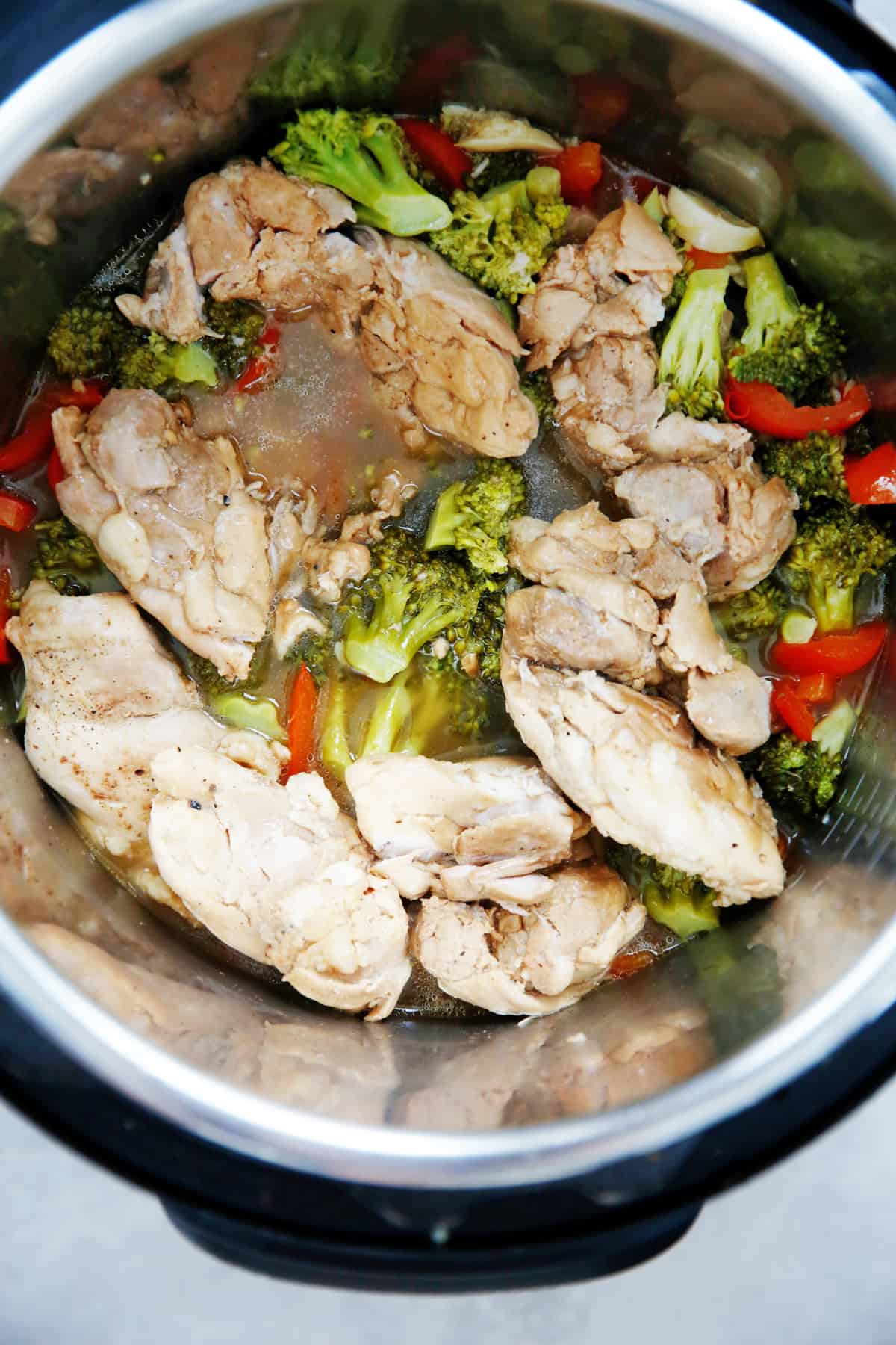 https://lexiscleankitchen.com/wp-content/uploads/2019/08/Instant-Pot-Adobo-Chicken2.jpg