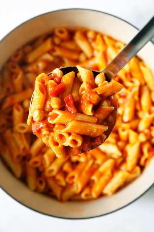 One Pot Pantry Pasta with Chickpeas and Peppers - Lexi's Clean Kitchen