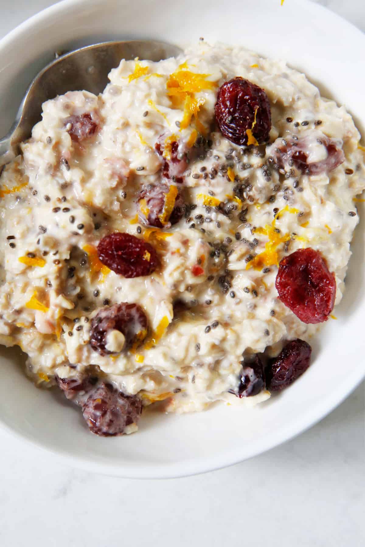 https://lexiscleankitchen.com/wp-content/uploads/2019/10/Orange-Cranberry-Overnight-Oats5.jpg