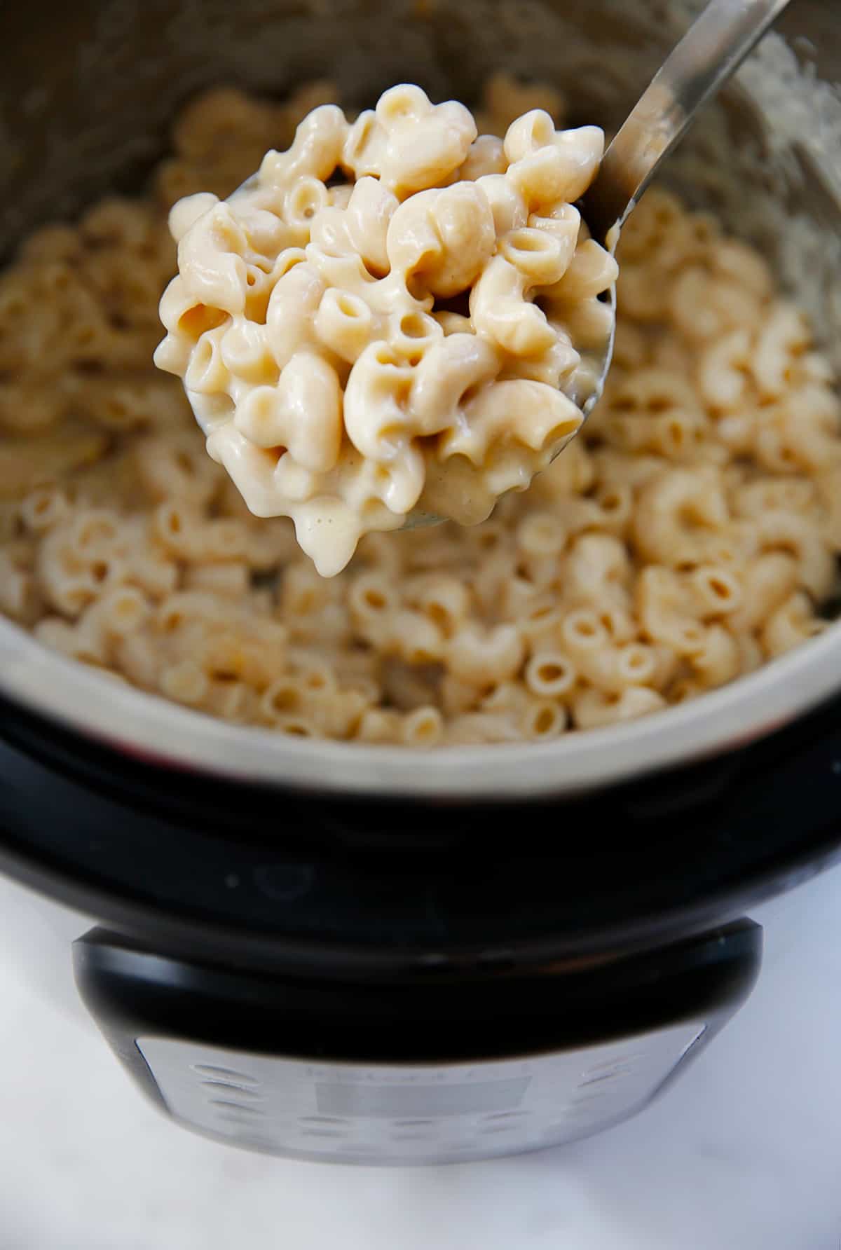 A spoonful of creamy instant pot Mac and cheese.