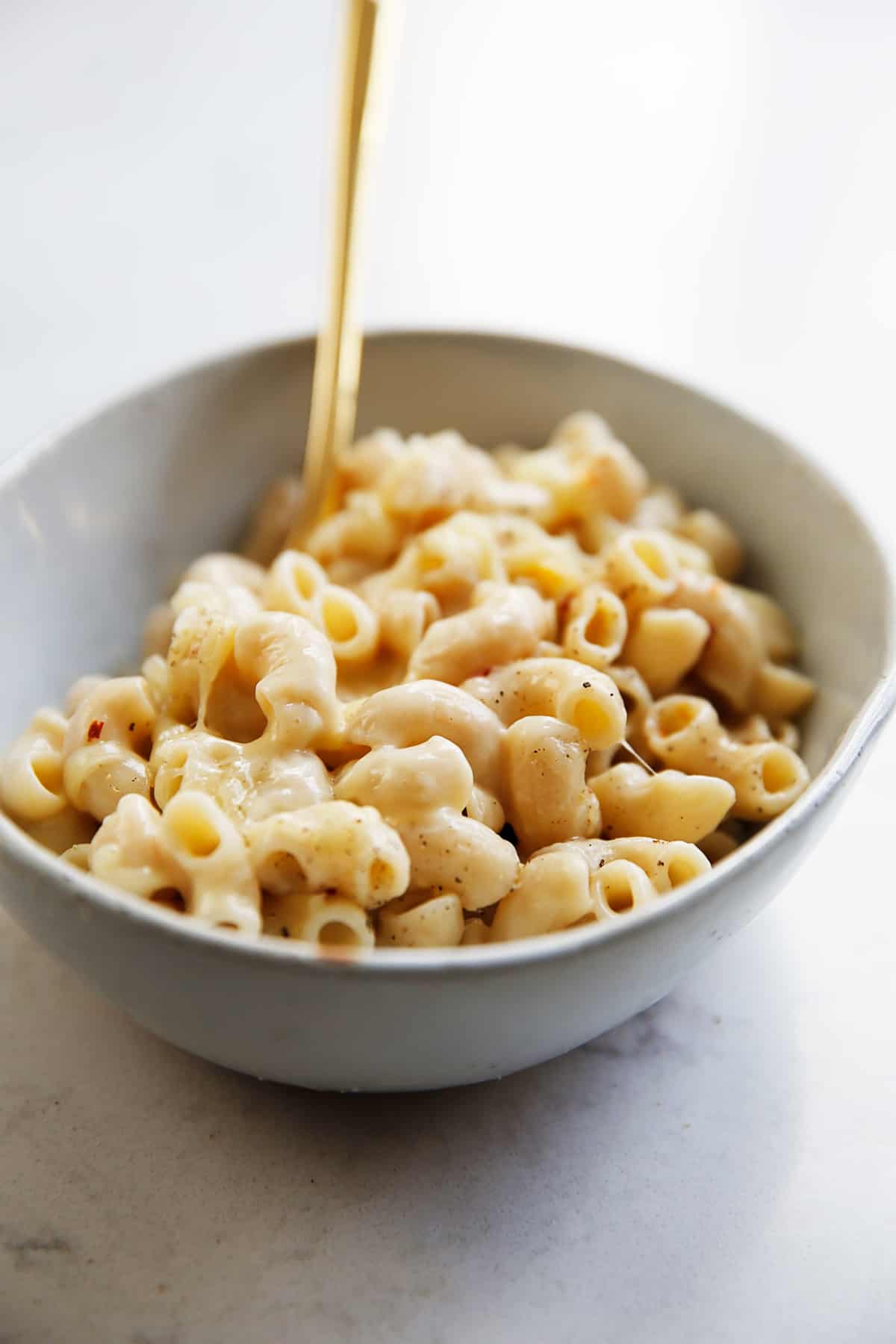 Creamy Mac and cheese in a bowl.