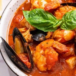 Easy Cioppino Stew with mussels and fish.