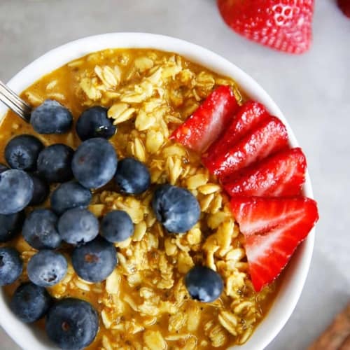 https://lexiscleankitchen.com/wp-content/uploads/2020/07/Golden-Mik-Overnight-Oats5-500x500.jpg