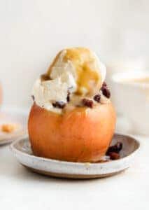 Slow cooker baked apples with ice cream and caramel.