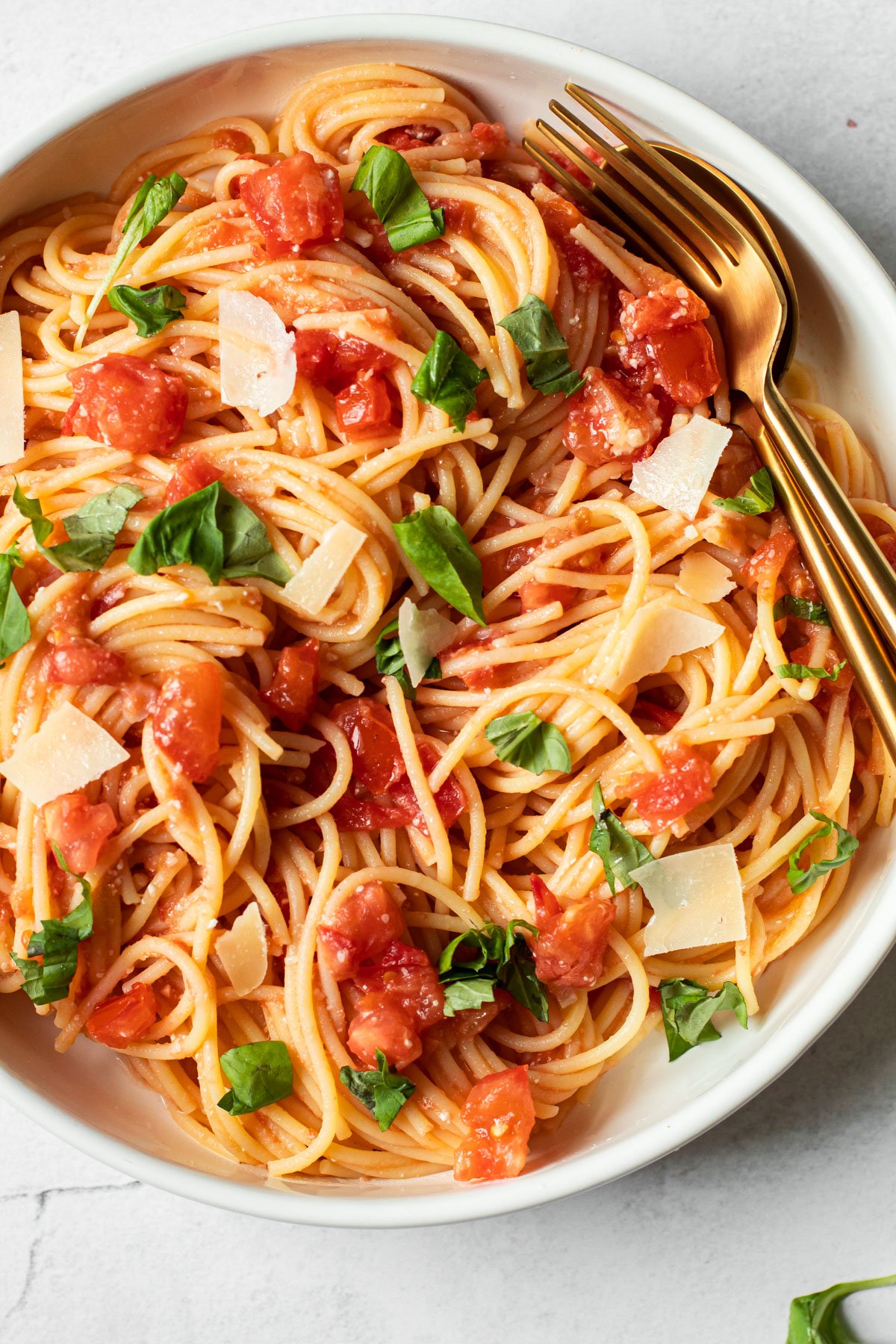 20-Minute Fresh Tomato Pasta - Lexi's Clean Kitchen