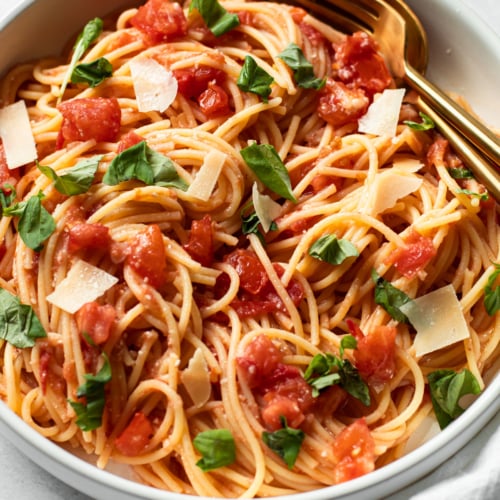 20-Minute Fresh Tomato Pasta - Lexi's Clean Kitchen