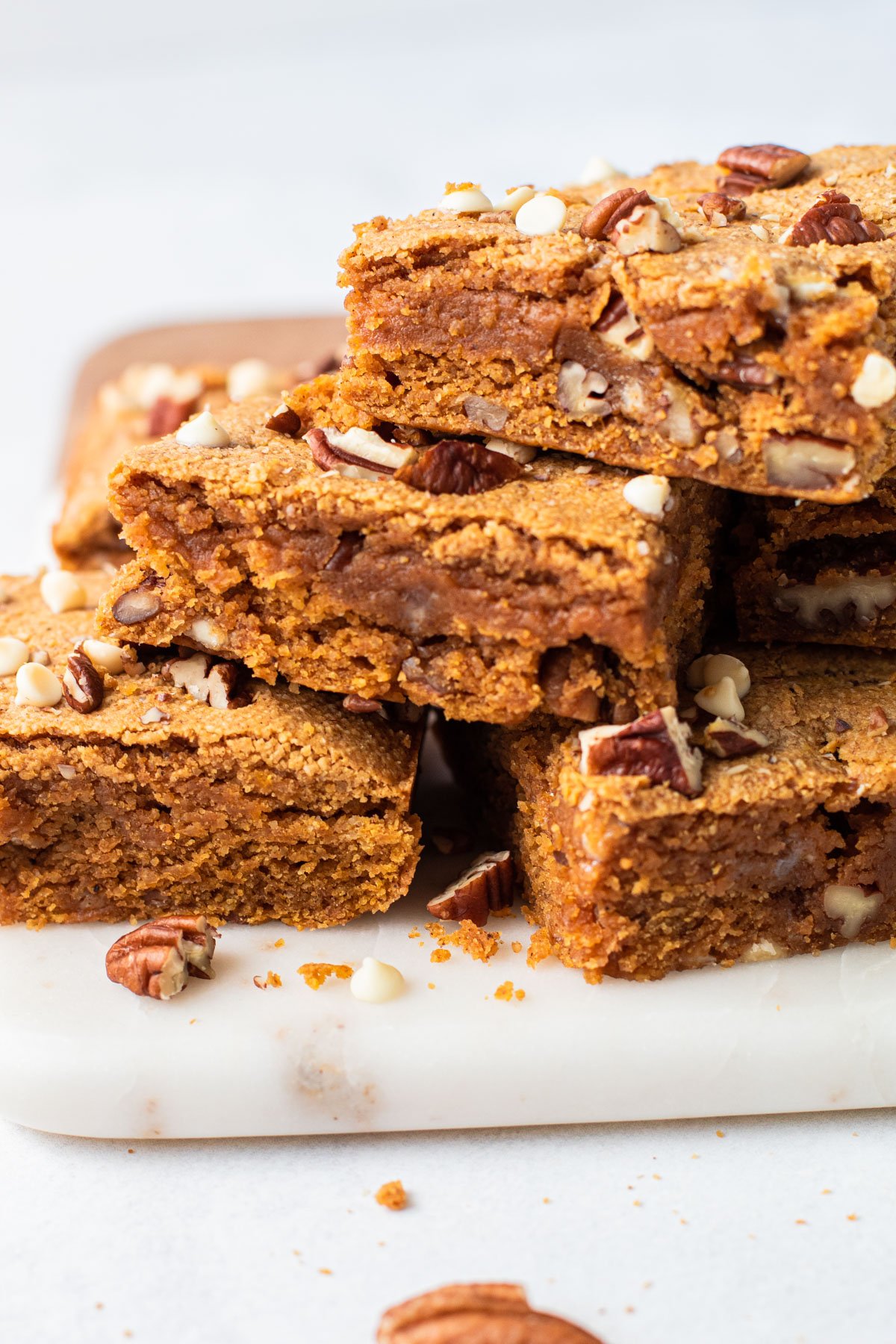 https://lexiscleankitchen.com/wp-content/uploads/2021/08/Gluten-Free-Pumpkin-Spice-Blondies-11.jpg