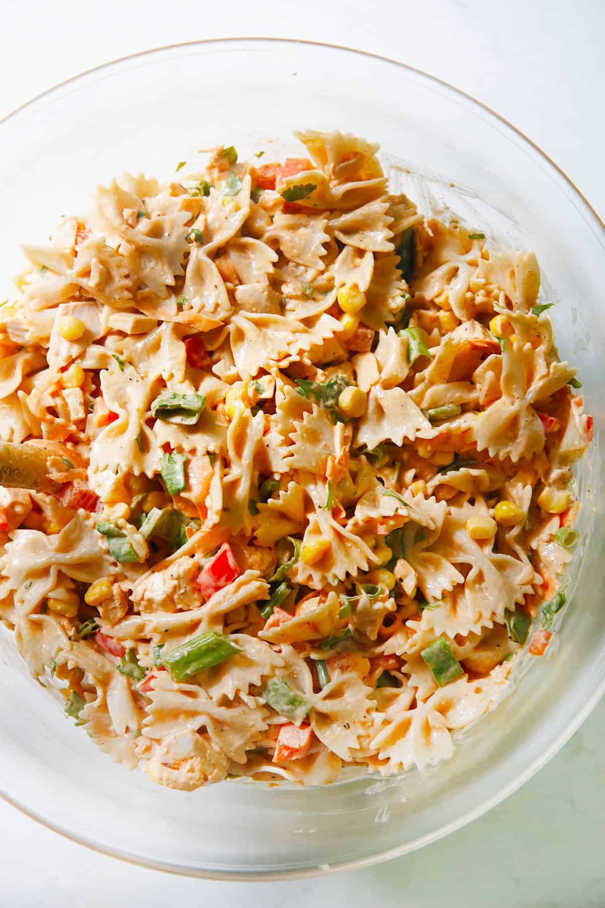 https://lexiscleankitchen.com/wp-content/uploads/2022/06/buffalo-chicken-pasta-salad-5.jpg