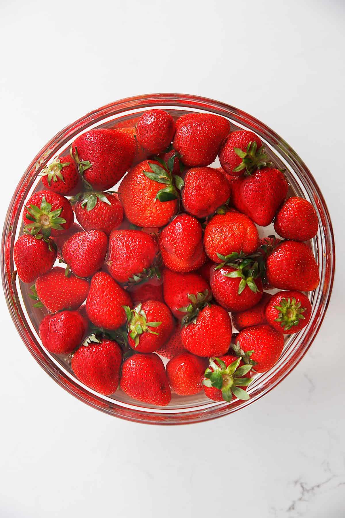 Cleaning strawberries properly