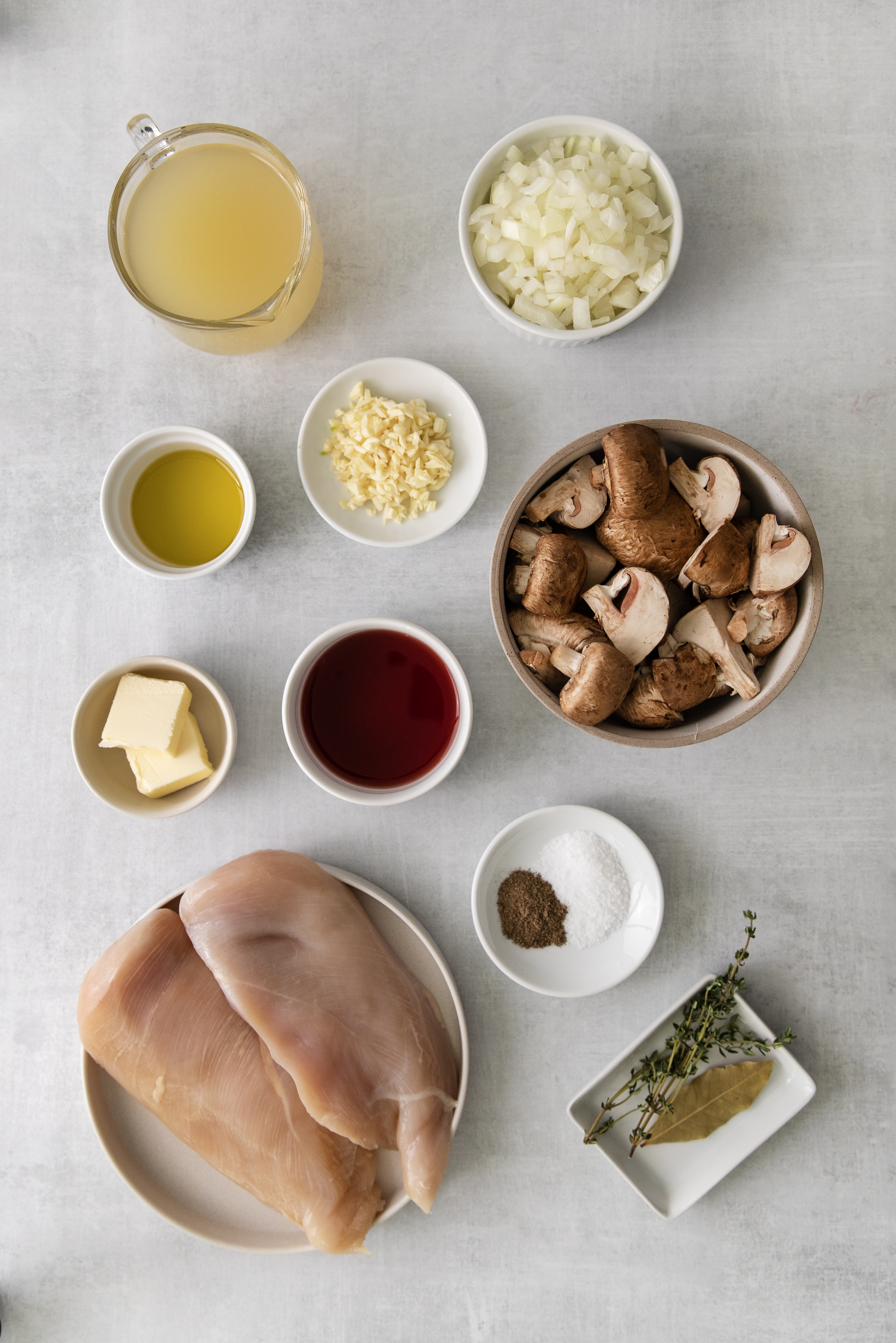 ingredients for one-pan chicken with mushroom sauce.