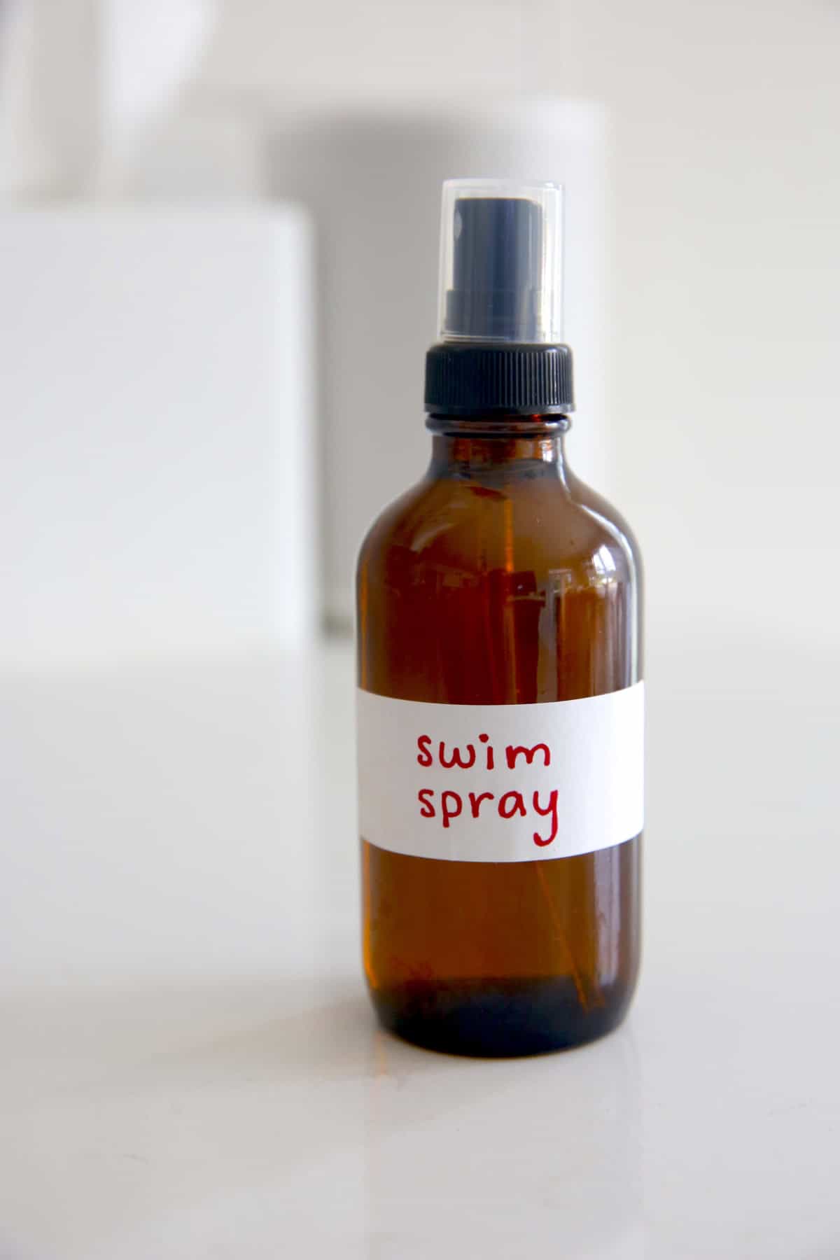 Swim spray chlorine neutralizer vitamin C