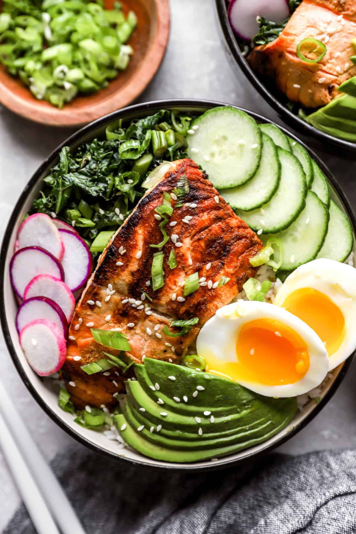 A grill salmon bowl with garlicky kale.