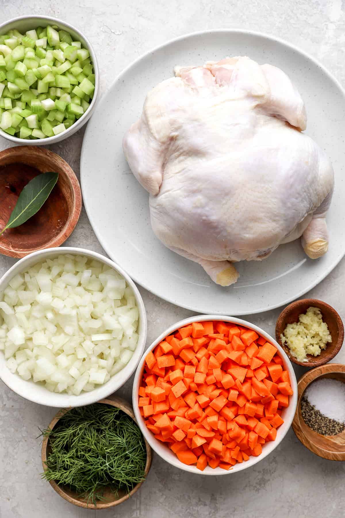 Slow cooker chicken soup ingredients. 