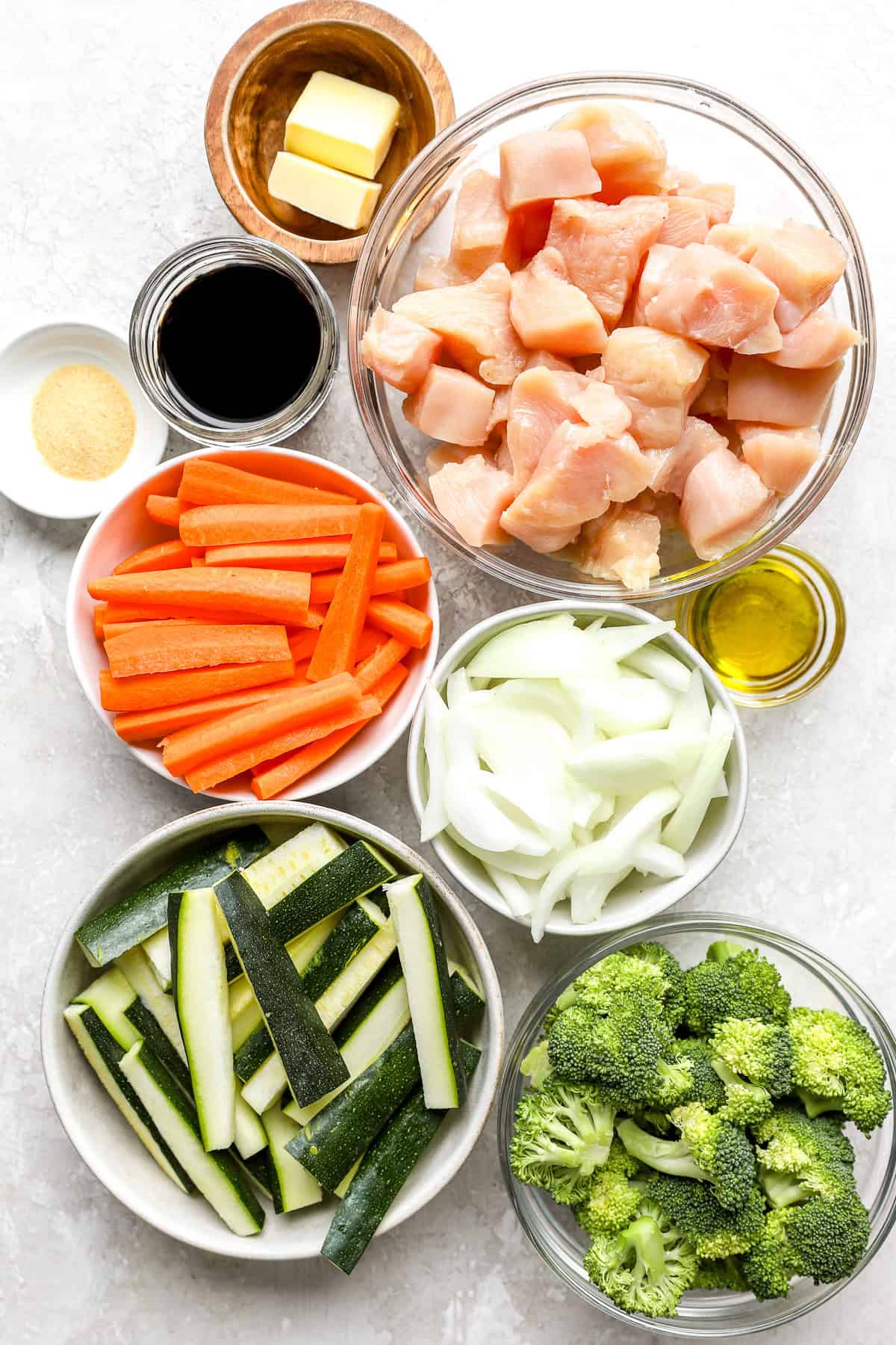 Ingredients to make hibachi chicken and vegetables.