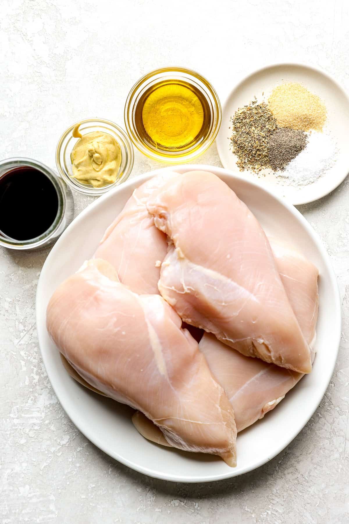 Ingredients to make the perfect grilled chicken breast with balsamic.